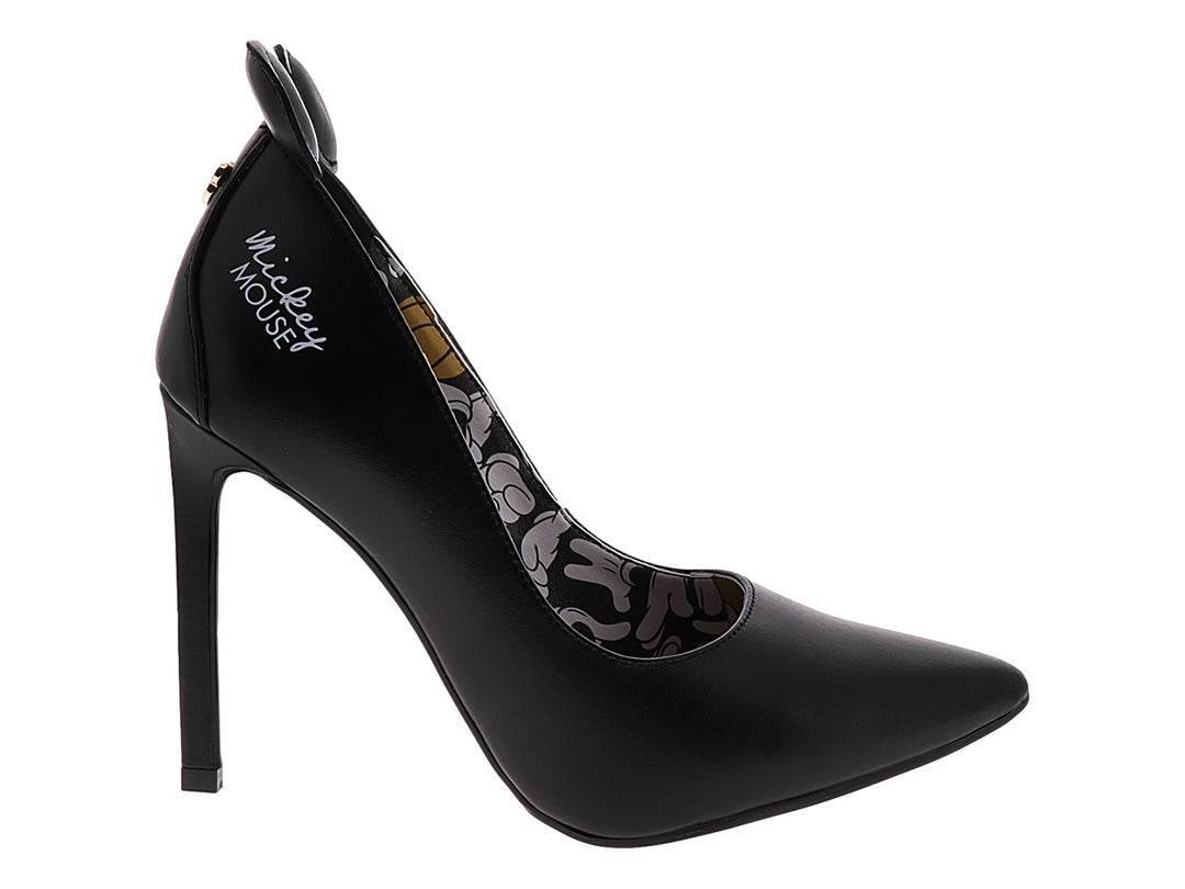 Zapato de tacón alto color negro con detalles decorativos circulares en el talón y forro interior estampado.