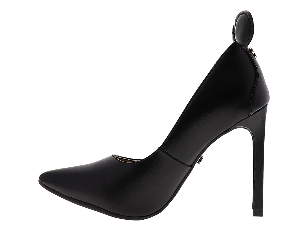 Zapato de tacón alto color negro con detalles decorativos circulares en el talón y forro interior estampado.