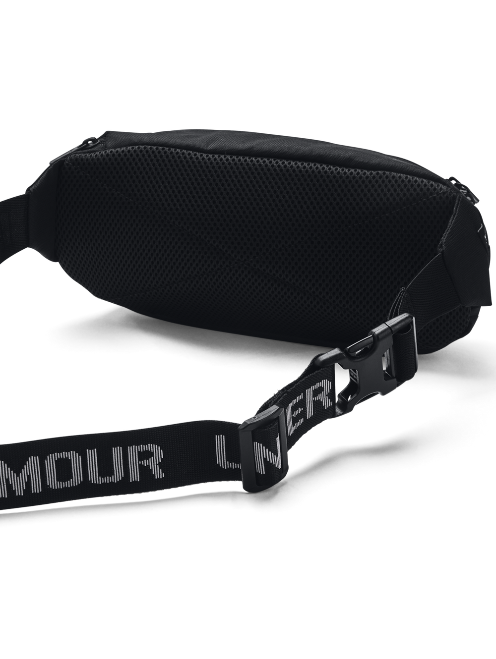 Riñonera deportiva Under Armour en color negro con logotipo blanco frontal y correa ajustable.