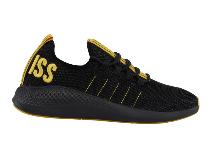 Tenis deportivos K-SWISS color negro con detalles en amarillo y suela negra texturizada.