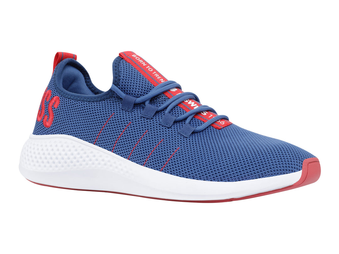 Tenis deportivos K-Swiss color azul marino con suela blanca y detalles en rojo.