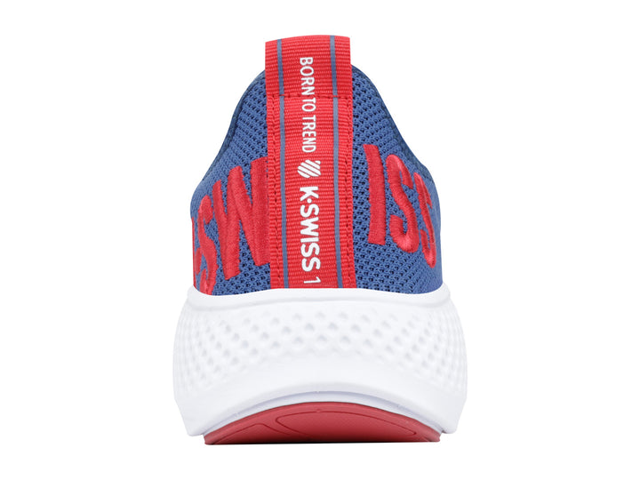 Tenis deportivos K-Swiss color azul marino con suela blanca y detalles en rojo.