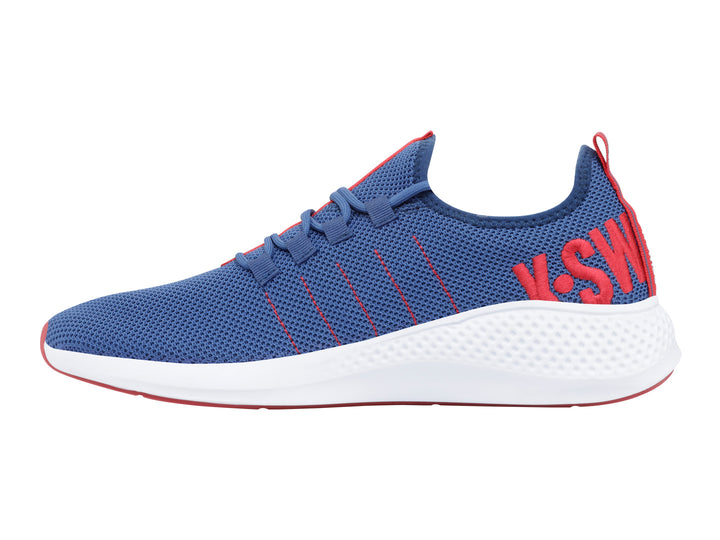 Tenis deportivos K-Swiss color azul marino con suela blanca y detalles en rojo.