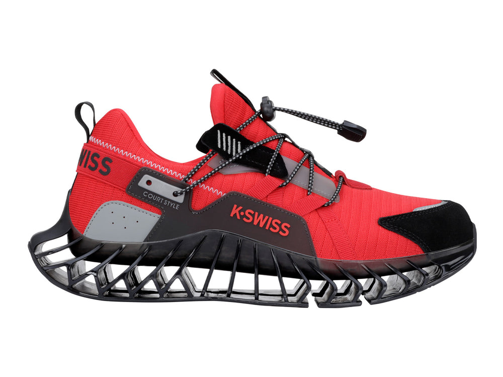 Tenis K-Swiss Dion para hombre en color rojo y negro con suela esculpida y cordones elásticos.