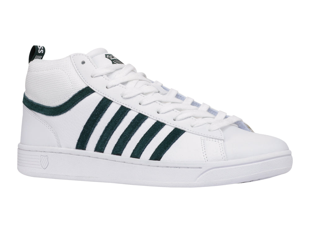 Tenis K-Swiss blancos de corte medio con franjas laterales verdes y agujetas blancas.