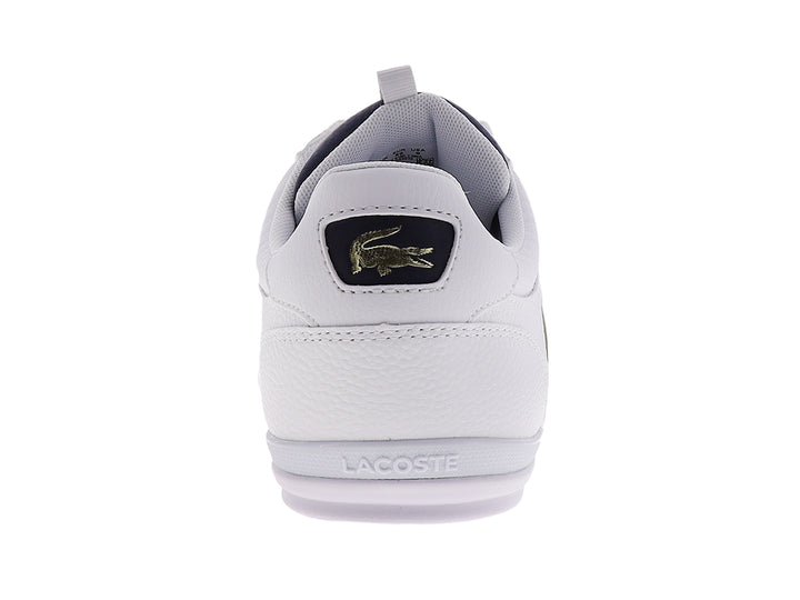 Tenis Lacoste blancos con franja azul marino lateral y logotipo del cocodrilo en dorado.