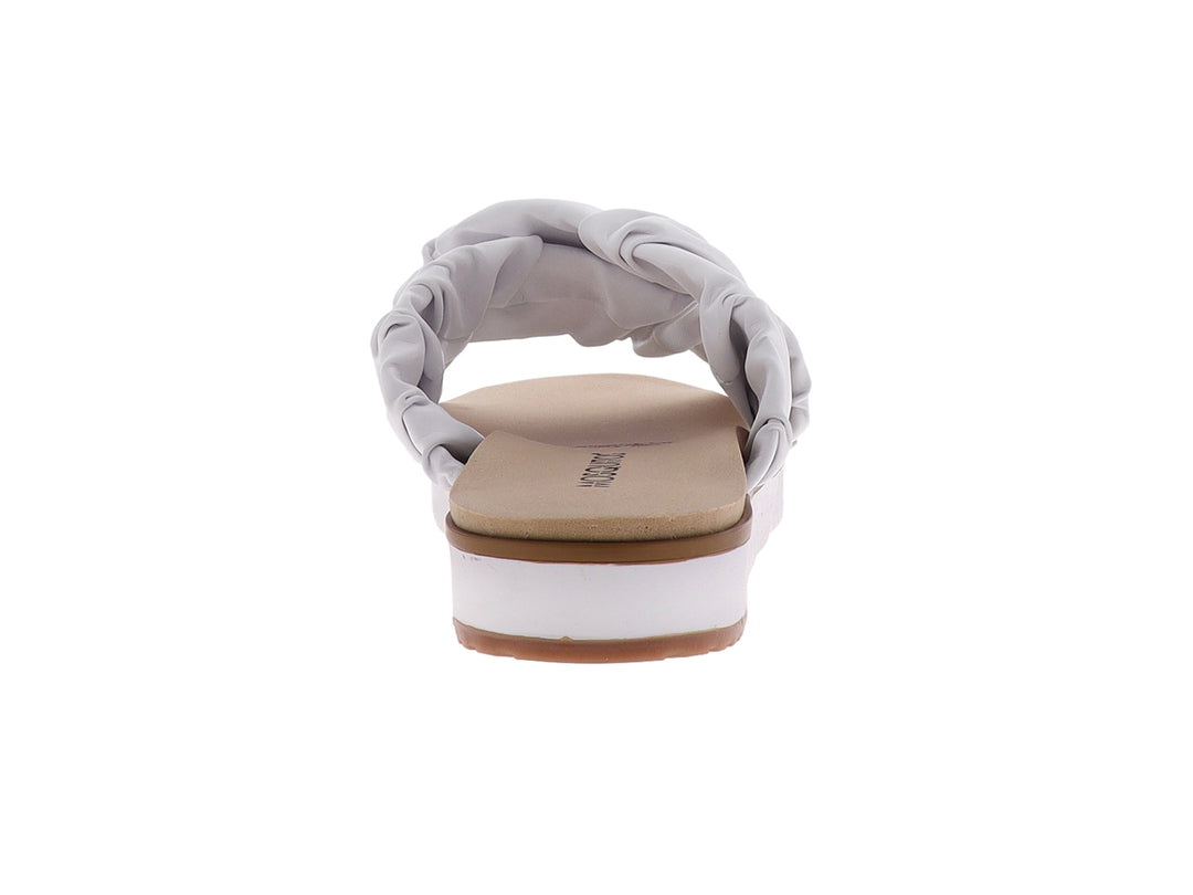 Sandalia blanca para mujer con tira ancha anudada y suela plana blanca.