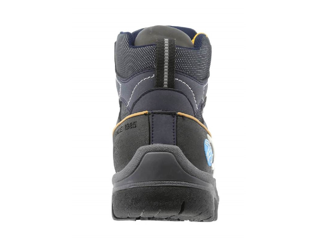 Botas Discovery color marino con suela negra y agujetas amarillas para hombre.