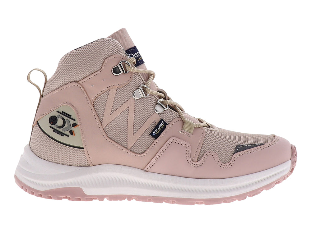Bota de excursionismo color rosa marca Discovery con suela blanca y detalles de malla.