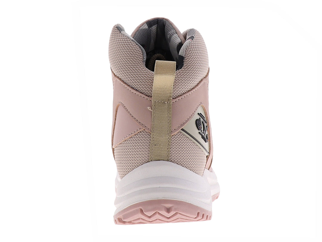 Bota de excursionismo color rosa marca Discovery con suela blanca y detalles de malla.