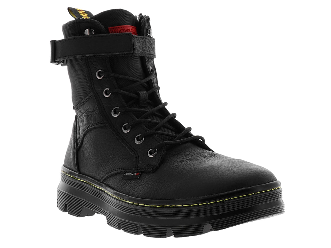 Bota negra de caña alta con suela track, cordones y correa ajustable en el tobillo.