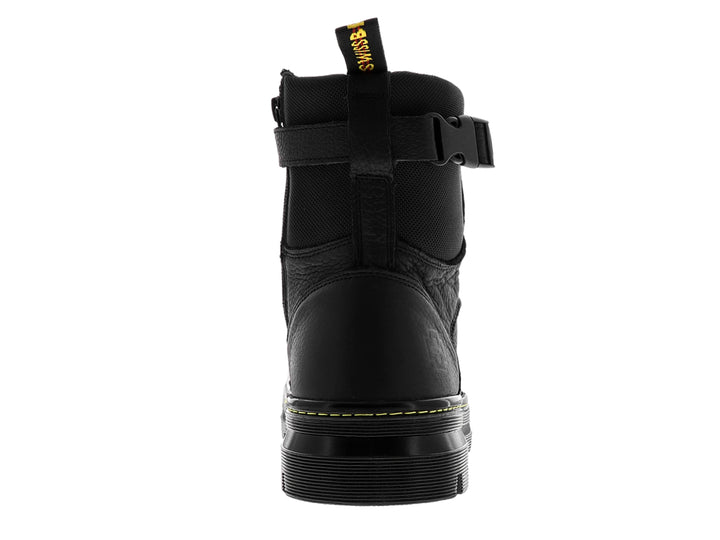 Bota negra de caña alta con suela track, cordones y correa ajustable en el tobillo.