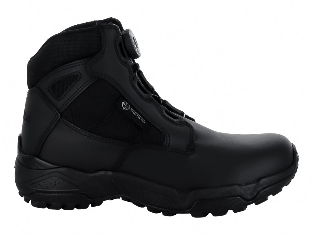 Bota táctica de color negro con caña alta y suela robusta.