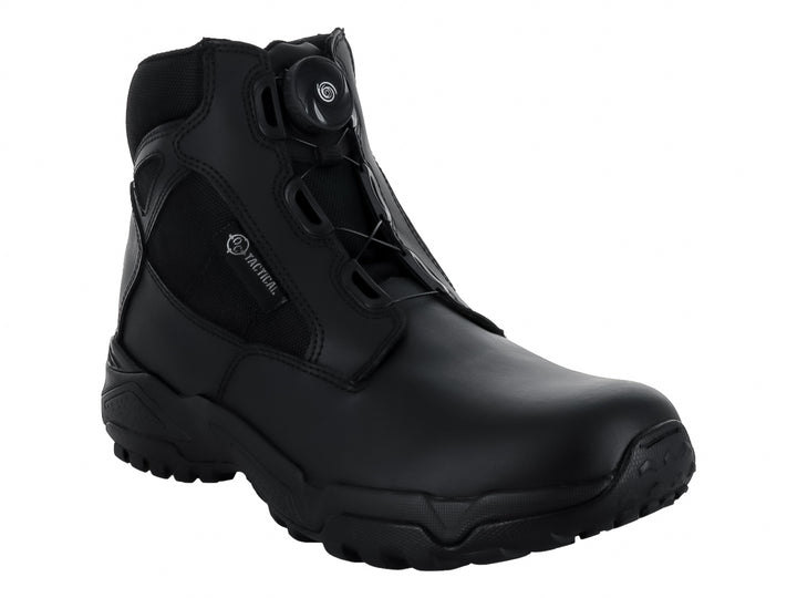Bota táctica de color negro con caña alta y suela robusta.
