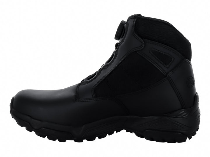 Bota táctica de color negro con caña alta y suela robusta.