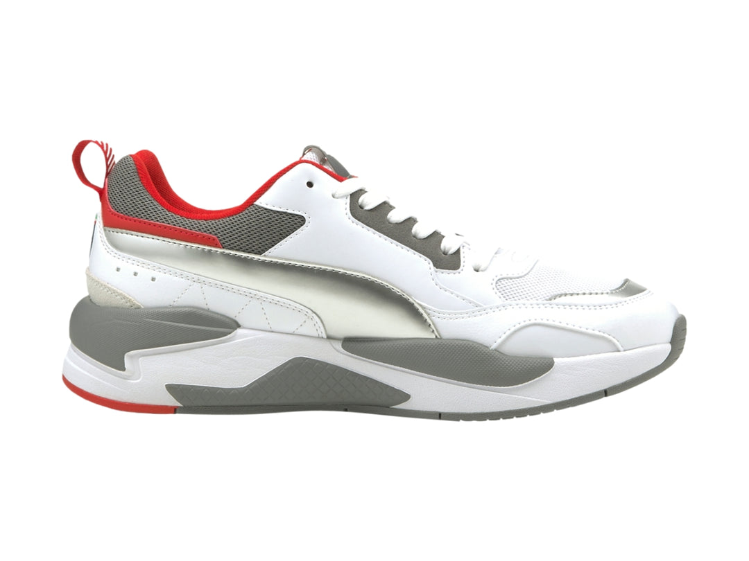 Tenis PUMA Ferrari Race X-Ray 2 en color blanco con detalles en gris y rojo, vista lateral.