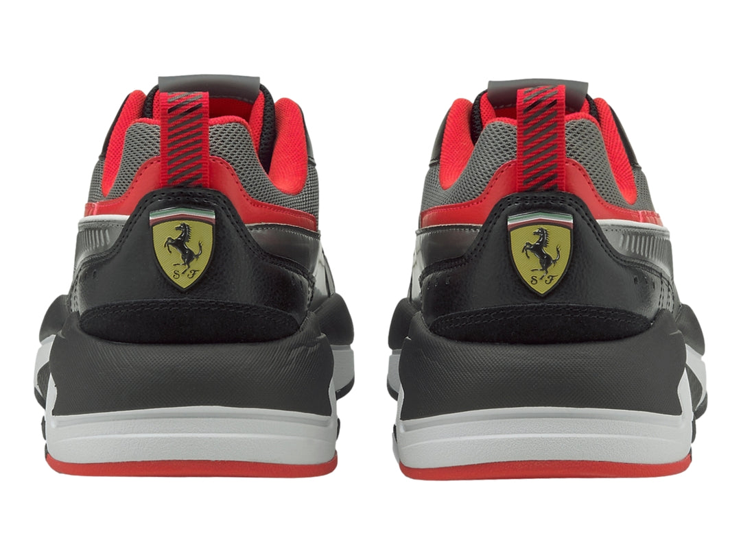 Tenis PUMA Ferrari Race X-Ray 2 en color negro con detalles en gris, blanco y rojo.