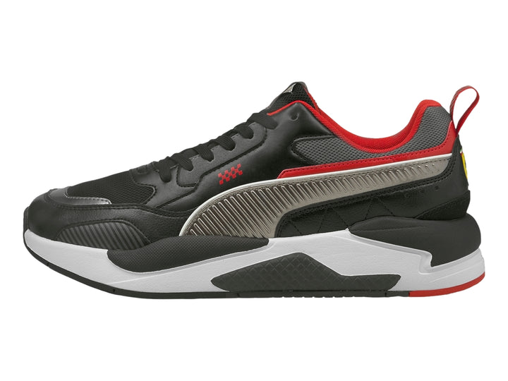 Tenis PUMA Ferrari Race X-Ray 2 en color negro con detalles en gris, blanco y rojo.