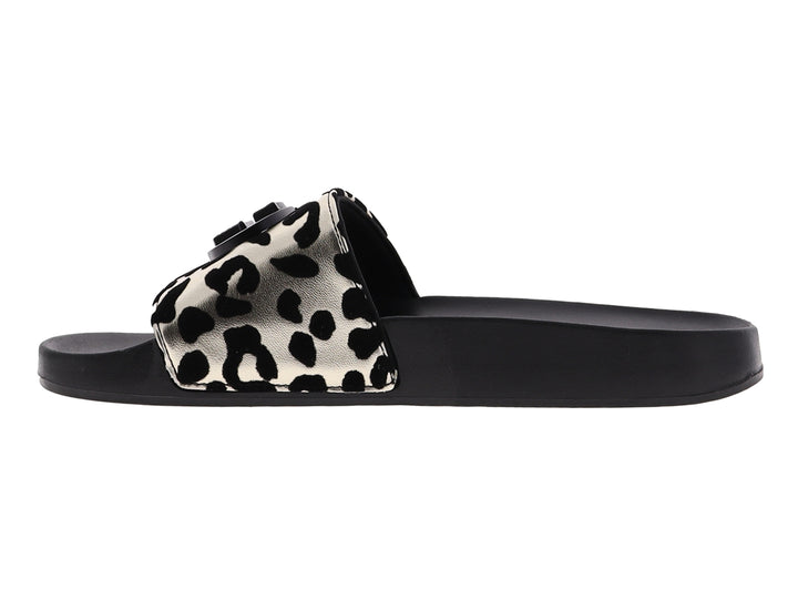Sandalias deslizables GUESS con estampado de leopardo en blanco y negro y logo circular en la parte superior.