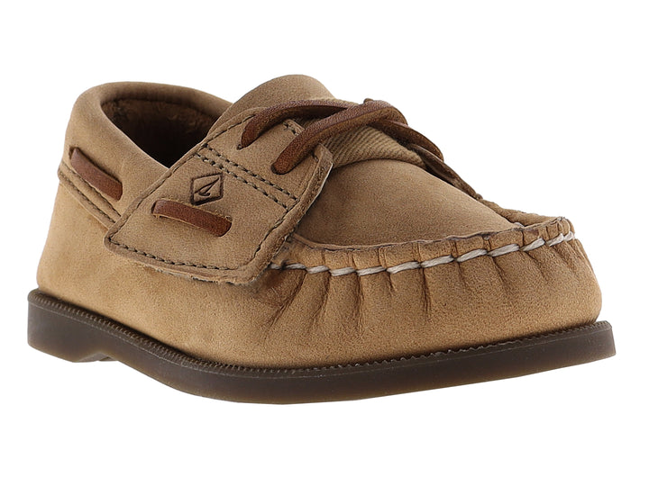 Zapato tipo mocasín para bebé de color café Sahara con cordones y suela marrón.