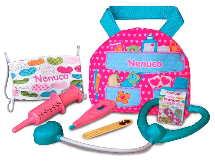 Set médico de juguete Nenuco con maletín rosa, estetoscopio azul y accesorios médicos en empaque transparente.