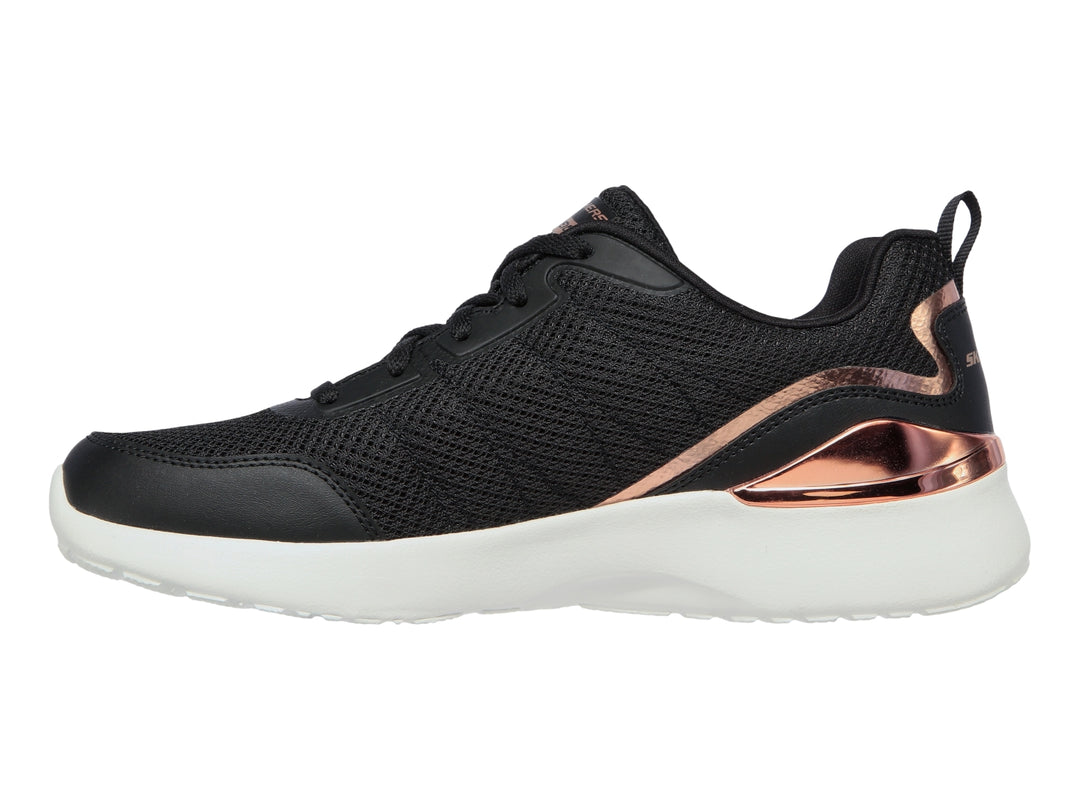 Tenis deportivos Skechers para mujer en color negro con detalles en oro y suela blanca.