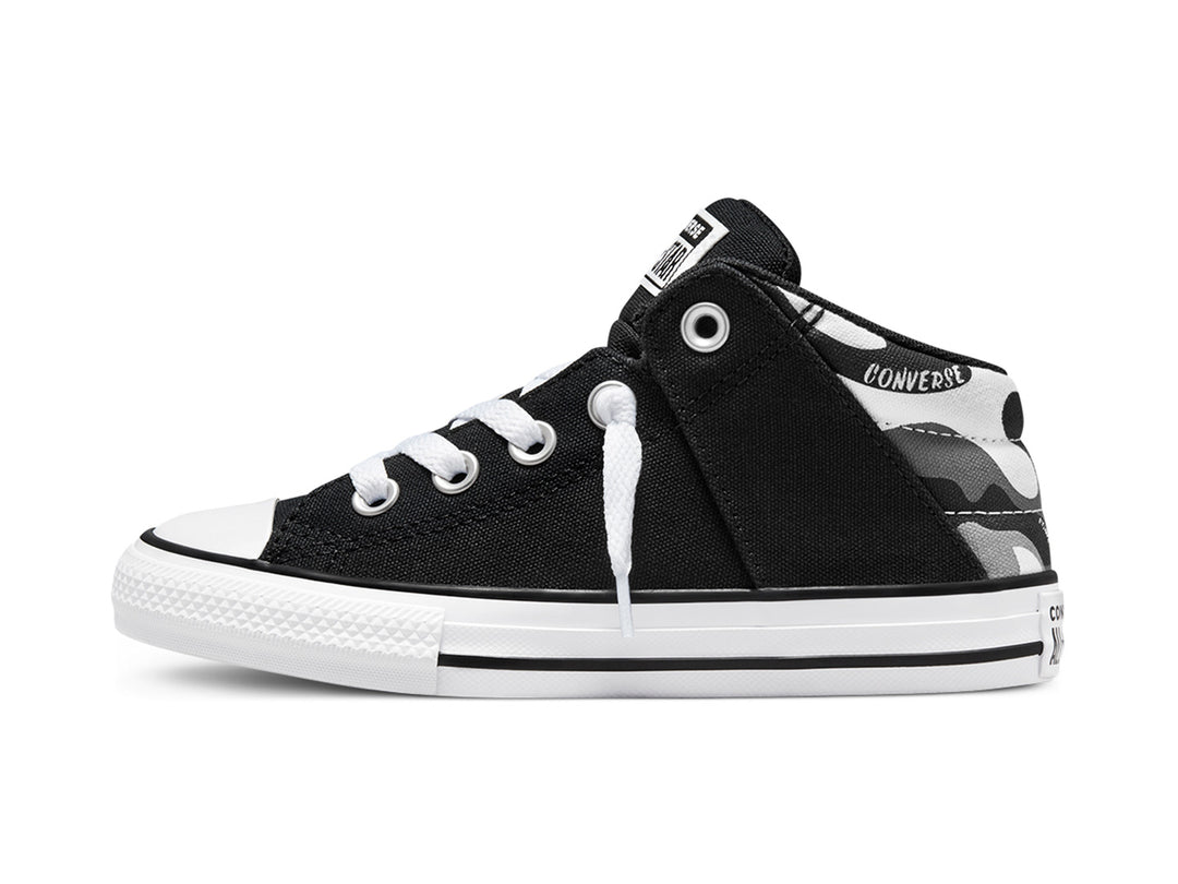 Tenis Converse Chuck Taylor All Star Axel Mid color negro con suela y agujetas blancas.