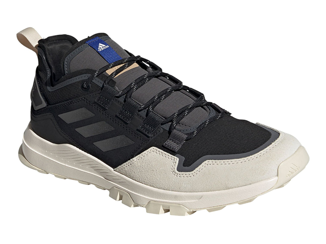 Tenis Adidas Terrex Hikster en color negro y blanco con suela blanca y detalles en gris.