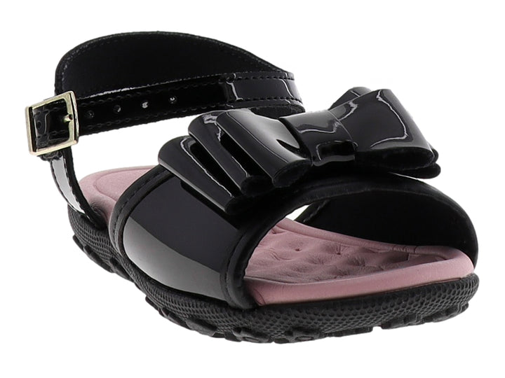 Sandalia negra de charol para niña con moño frontal y plantilla rosa.
