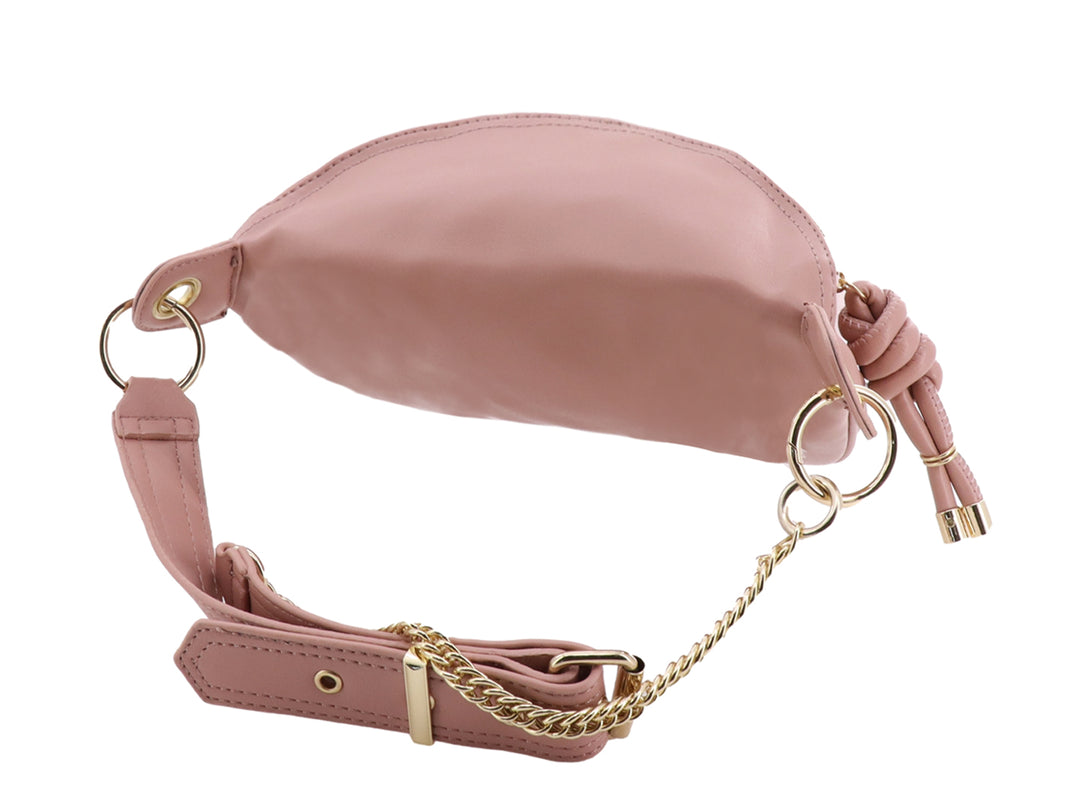 Cangurera color rosa con detalles dorados y un nudo decorativo en el cierre.