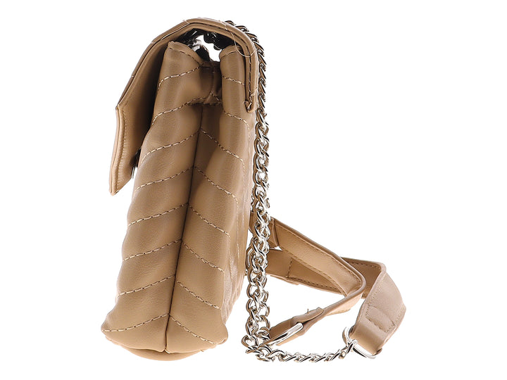 Bolso de hombro Felianna color taupe con diseño acolchado en forma de V y placa metálica central.