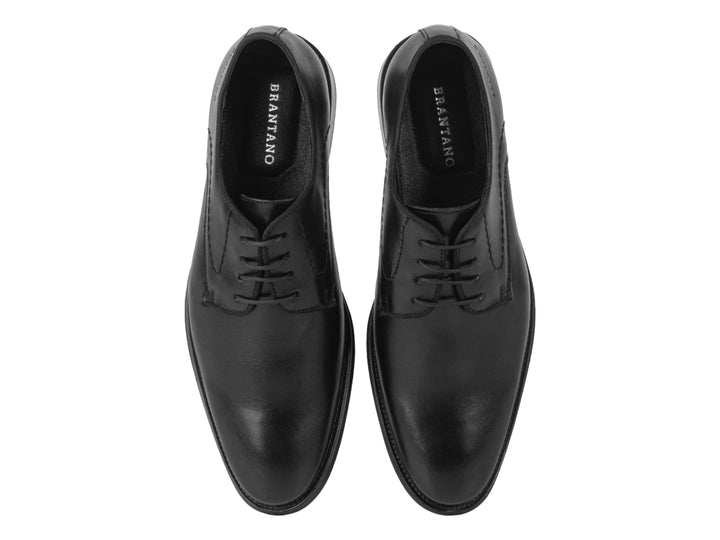 Zapato formal negro para hombre, confeccionado en cuero con cordones y suela plana.