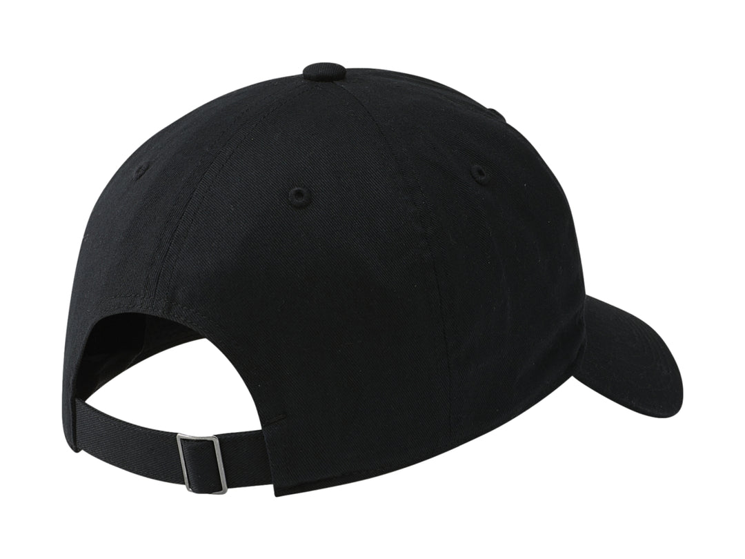 Gorra deportiva Reebok de color negro con logotipo blanco frontal y visera curva.