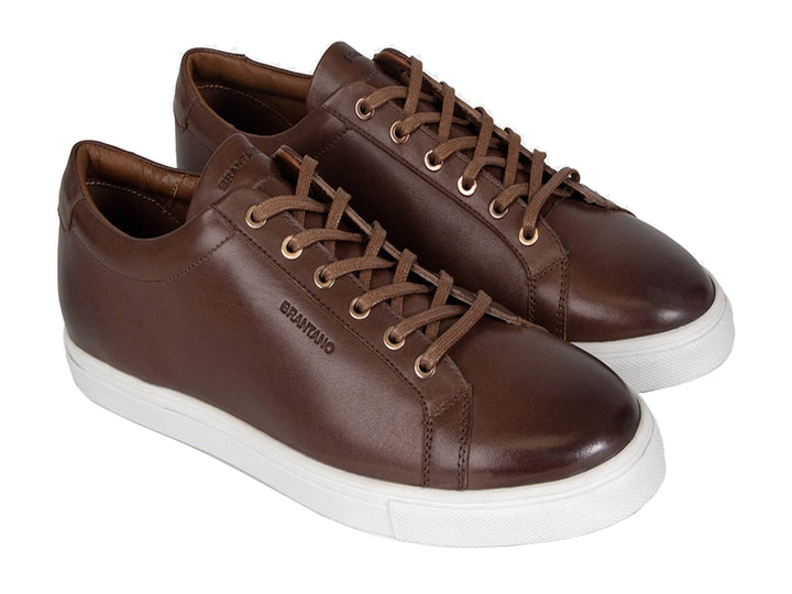 Tenis Brantano Opus para hombre en color café con suela blanca.