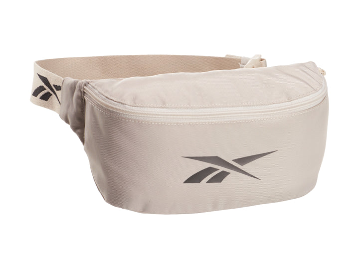 Cangurera Reebok Meet You There color stucco para mujer con logotipo frontal.