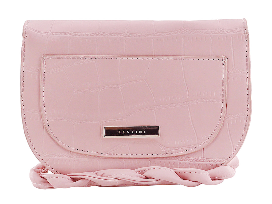 Bolso rosa con textura de piel de cocodrilo, cierre dorado y detalle trenzado en la base.