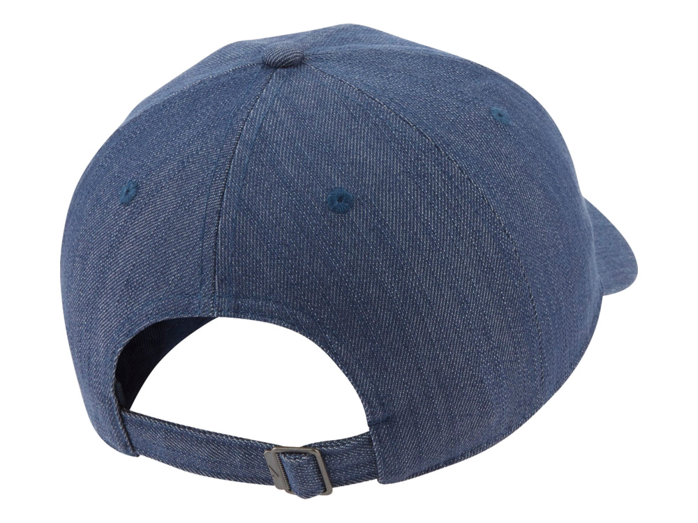 Gorra Nike azul marino de tela denim con logotipo Swoosh blanco en el frente.