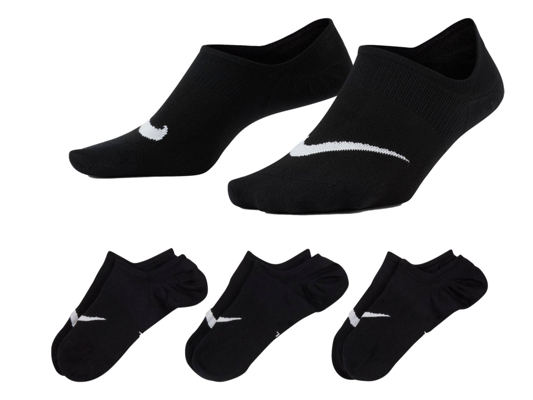 Pack de tres pares de calcetines cortos Nike en color negro con logotipo blanco.