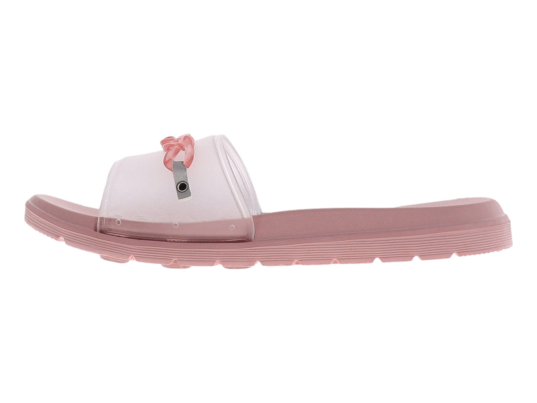 Sandalia color rosa palo con tira transparente y detalle de cadena decorativa en la parte superior.
