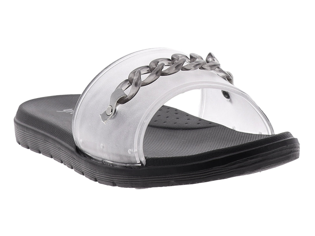 Sandalia negra con tira transparente y detalle de cadena gris.