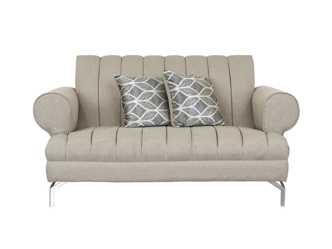 Conjunto de sala modelo Malta Louis en color granito con sofá, loveseat y cojines decorativos.
