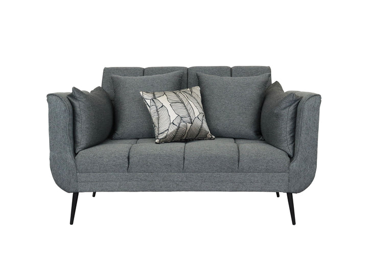 Conjunto de sala modelo Nepal Florela en color gris con cojines decorativos y patas negras.
