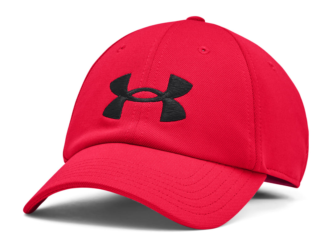 Gorra deportiva Under Armour de color rojo con logotipo frontal bordado en negro y visera curva.
