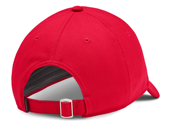 Gorra deportiva Under Armour de color rojo con logotipo frontal bordado en negro y visera curva.