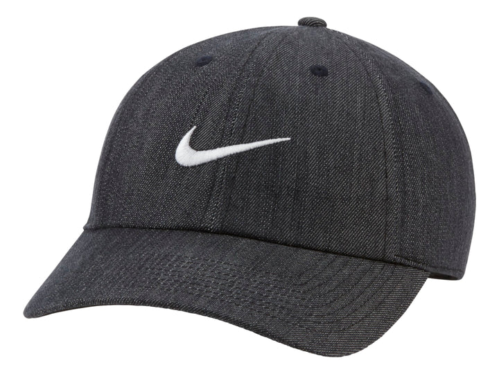Gorra Nike Sportswear H86 de color negro en tela denim con el logo Swoosh blanco al frente.