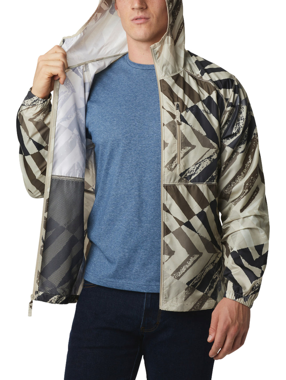 Rompevientos Columbia para Hombre con estampado geométrico en tonos beige, café y gris oscuro.