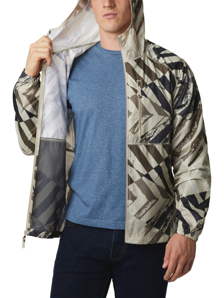 Rompevientos Columbia para Hombre con estampado geométrico en tonos beige, café y gris oscuro.