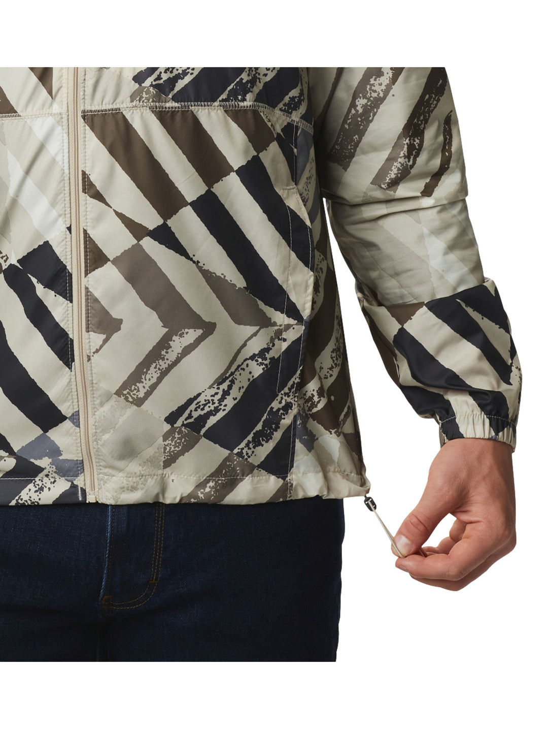 Rompevientos Columbia para Hombre con estampado geométrico en tonos beige, café y gris oscuro.