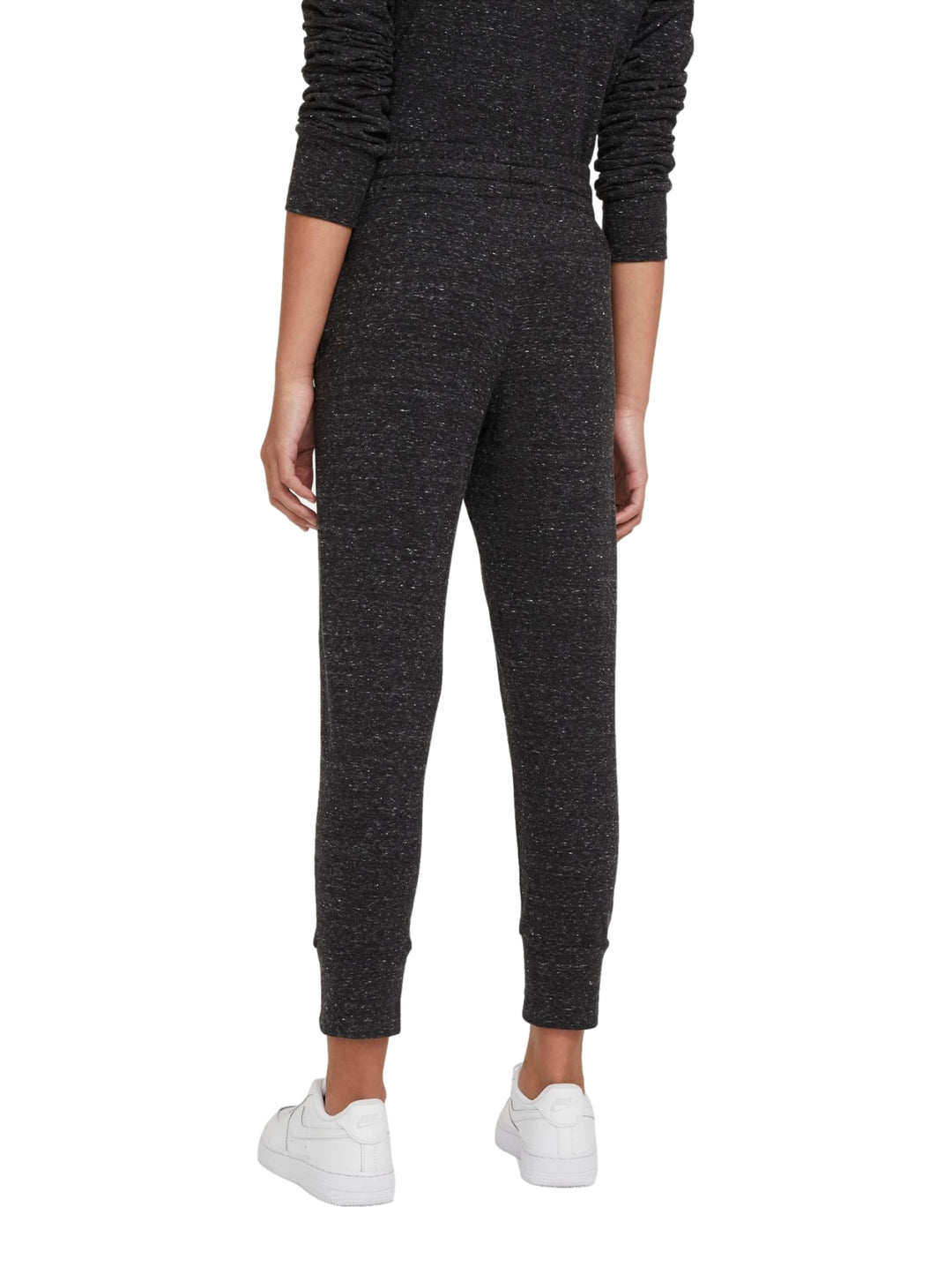 Pantalones deportivos Nike para niña en color negro jaspeado con logotipo blanco.