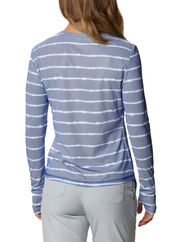 Camiseta Columbia de manga larga en color azul con rayas blancas estilo tie dye para mujer.